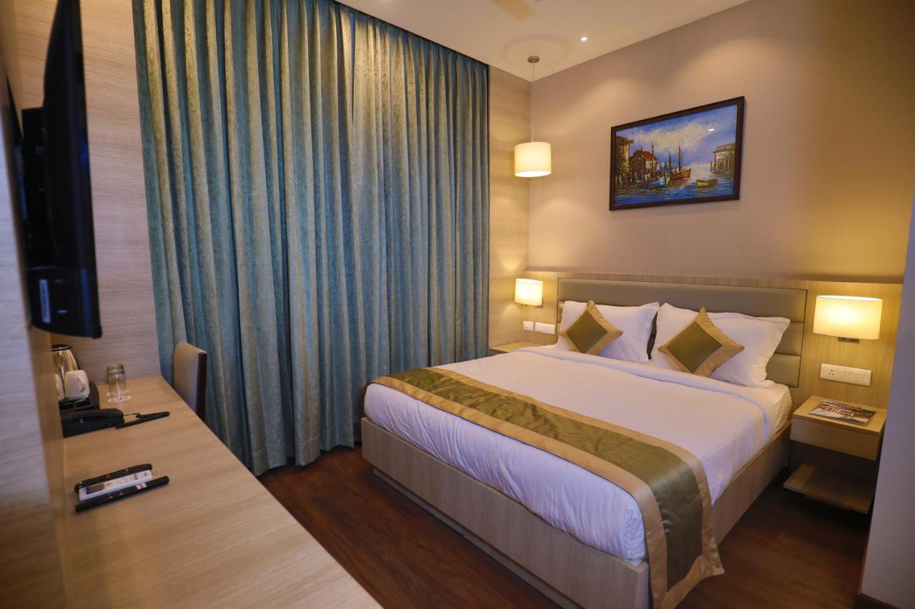 Hotel Goa Country Club Gurgaon Exterior foto